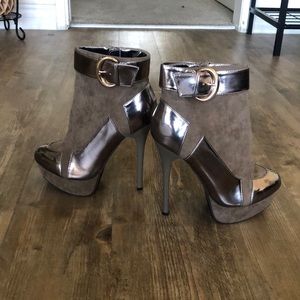 Taupe ankle boot stilettos withe buckle